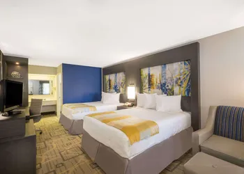 Days Inn by Wyndham Asheville Downtown North hotel thumbnail 7