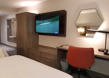 Holiday Inn Express Apex - Raleigh by IHG hotel thumbnail 6