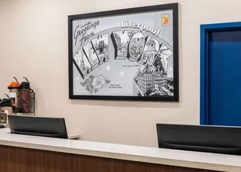 Super 8 by Wyndham Liverpool/Syracuse North Airport hotel thumbnail 3