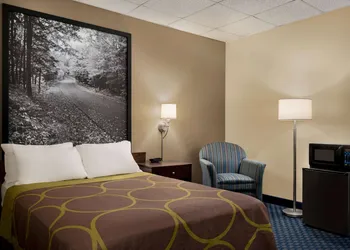 Super 8 by Wyndham Liverpool/Syracuse North Airport hotel thumbnail 6