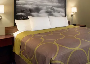 Super 8 by Wyndham Liverpool/Syracuse North Airport hotel thumbnail 8