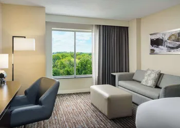 DoubleTree by Hilton Greensboro hotel thumbnail 7