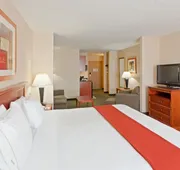 Holiday Inn Express & Suites Kent - University Area by IHG hotel detail image 4