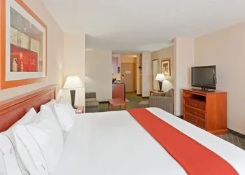 Holiday Inn Express & Suites Kent - University Area by IHG hotel thumbnail 4