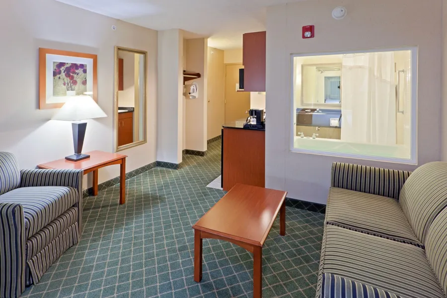 Holiday Inn Express & Suites Kent - University Area by IHG hotel detail image 6
