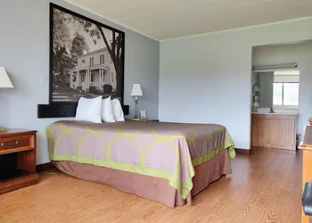 Sprucewood Inn hotel thumbnail 5