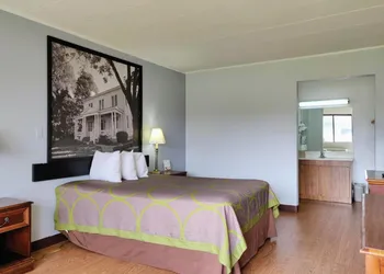Sprucewood Inn hotel thumbnail 8