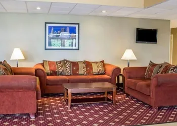 Howard Johnson by Wyndham Columbus State Fairgrounds I-71 hotel thumbnail 3