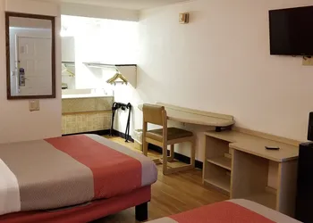 FairBridge Inn Express London hotel thumbnail 5