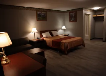 Express Inn & Suites hotel thumbnail 7