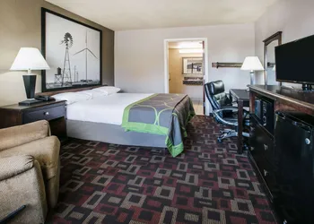 Super 8 by Wyndham Oklahoma Airport Fairgrounds West hotel thumbnail 8