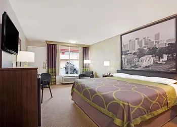 Super 8 by Wyndham Oklahoma/Frontier City hotel thumbnail 5