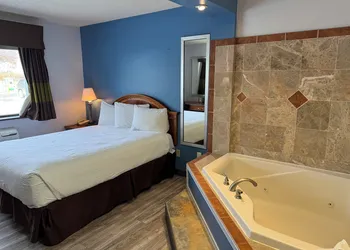 South Ridge Inn hotel thumbnail 3