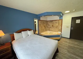 South Ridge Inn hotel thumbnail 4