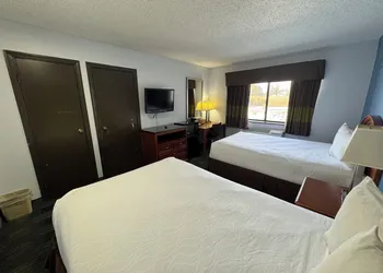 South Ridge Inn hotel thumbnail 5