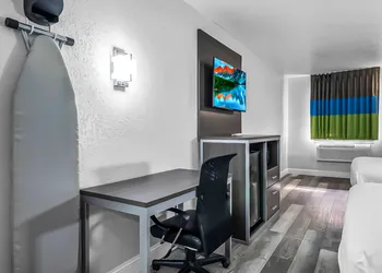 SureStay Hotel by Best Western Oklahoma City West hotel thumbnail 5