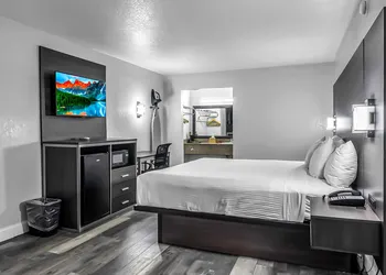 SureStay Hotel by Best Western Oklahoma City West hotel thumbnail 6
