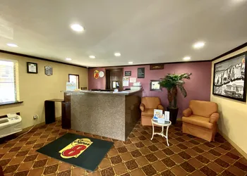 Super 8 by Wyndham Shawnee hotel thumbnail 2