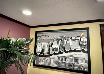 Super 8 by Wyndham Shawnee hotel thumbnail 3