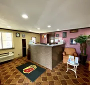 Super 8 by Wyndham Shawnee hotel detail image 4