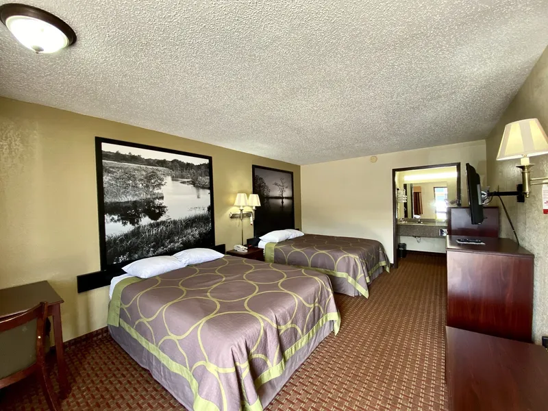 Super 8 by Wyndham Shawnee hotel detail image 6