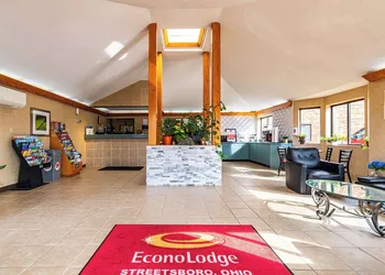Econo Lodge Cleveland Southeast - Kent hotel thumbnail 2