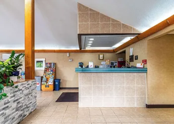 Econo Lodge Cleveland Southeast - Kent hotel thumbnail 5