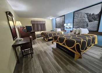 Super 8 by Wyndham Clinton OK hotel thumbnail 7