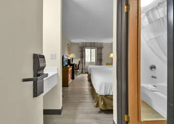 Baymont by Wyndham Zanesville hotel thumbnail 3