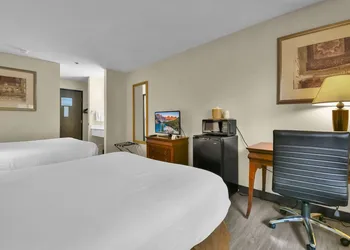 Baymont by Wyndham Zanesville hotel thumbnail 4
