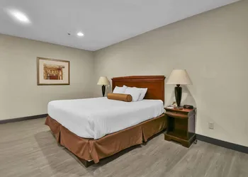 Baymont by Wyndham Zanesville hotel thumbnail 6