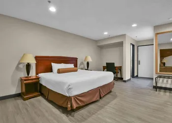 Baymont by Wyndham Zanesville hotel thumbnail 8