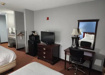 Quality Inn & Suites Oklahoma City North hotel thumbnail 6