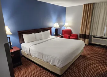 Quality Inn & Suites Oklahoma City North hotel thumbnail 8