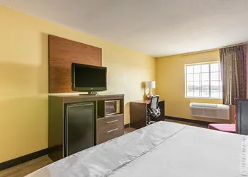 Motel 6 Tulsa OK Airport hotel thumbnail 4