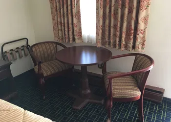 Red Carpet Inn hotel thumbnail 5