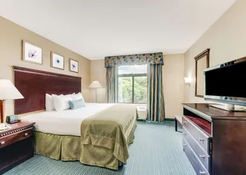 Wingate by Wyndham - York hotel thumbnail 7