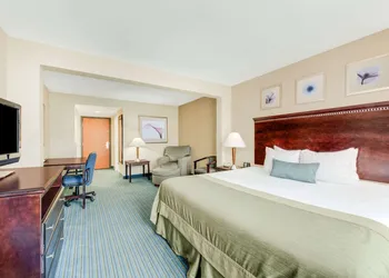 Wingate by Wyndham - York hotel thumbnail 8