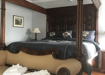 Edgewood Manor hotel thumbnail 5
