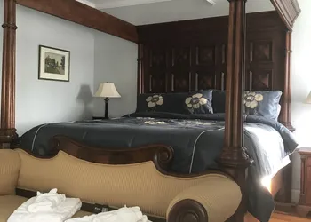 Edgewood Manor hotel thumbnail 5