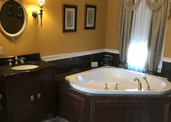 Edgewood Manor hotel thumbnail 6