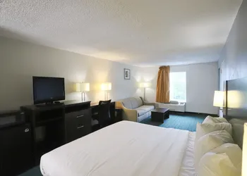 Greenville Inn and Suites hotel thumbnail 2