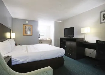 Greenville Inn and Suites hotel thumbnail 5