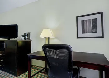 La Quinta Inn by Wyndham Columbia SE / Fort Jackson hotel thumbnail 5