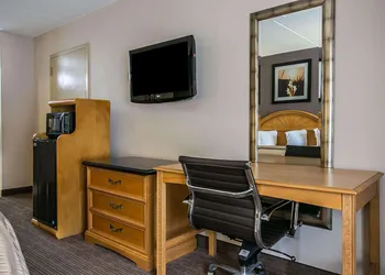 Quality Inn Hartsville hotel thumbnail 6
