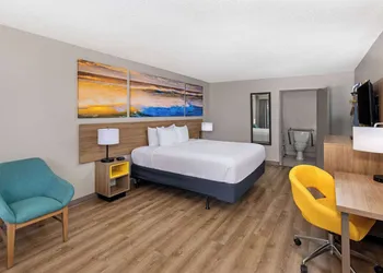 Days Inn by Wyndham St George hotel thumbnail 6