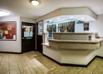 Ramada by Wyndham Sioux Falls hotel thumbnail 2