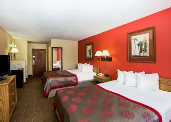 Ramada by Wyndham Sioux Falls hotel thumbnail 4