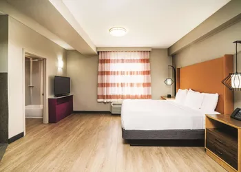 La Quinta Inn & Suites by Wyndham Chattanooga-Hamilton Place hotel thumbnail 8