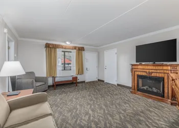 Crossroads Inn & Suites hotel thumbnail 7